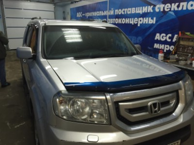 Установка лобового стекла HONDA PILOT 2008-