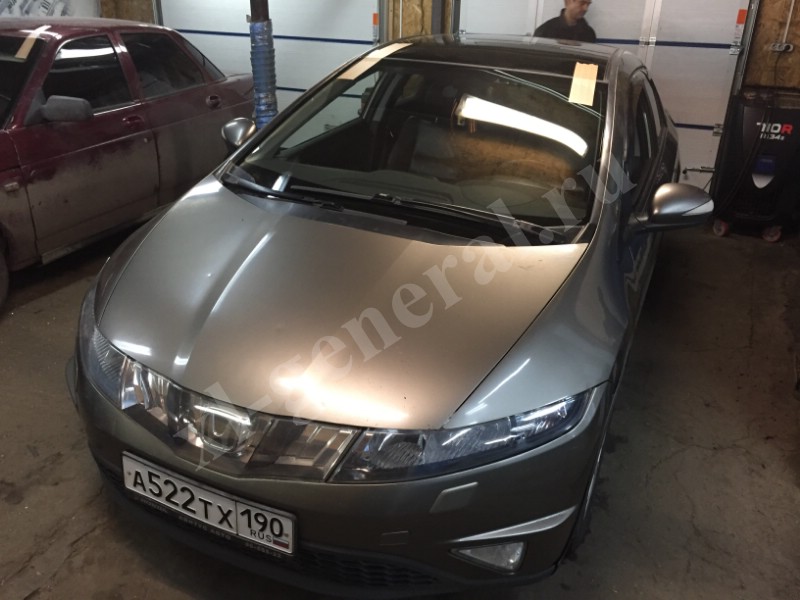 Установка лобового стекла Honda Сivic 5D HB 2005-