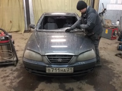 Установка лобового стекла Hyundai Elantra 2000-2006