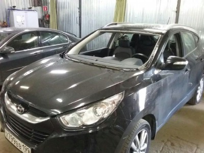 Установка лобового стекла Hyundai IX35 -