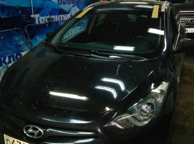 Установка лобового стекла Hyundai Solaris 2010