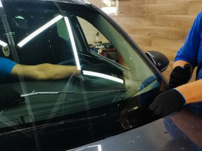Установка лобового стекла Hyundai Tucson 2015-