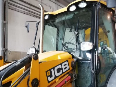 Установка лобового стекла JCB 3CX 4CX 2005-2015