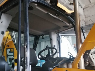 Установка лобового стекла JCB 3CX 4CX 2005-2015