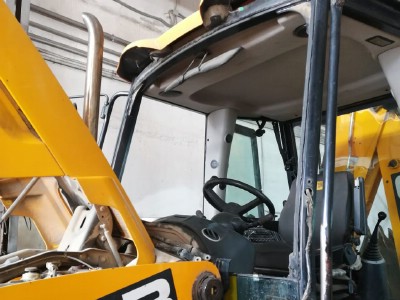 Установка лобового стекла JCB 3CX 4CX 2005-2015