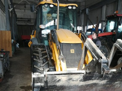 Установка лобового стекла JCB 3CX 4CX 2005-2015