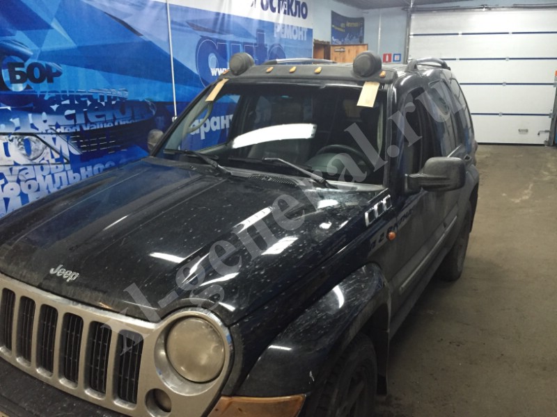 Лобовое стекло JEEP CHEROKEE LIBERTY 2001-2008