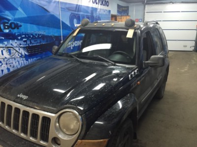 Установка лобового стекла JEEP CHEROKEE LIBERTY 2001-2008