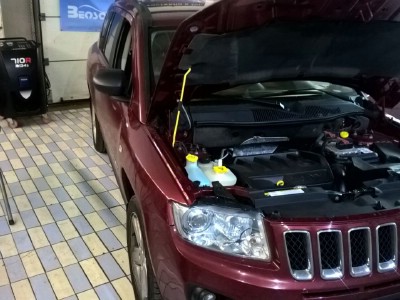 Установка лобового стекла JEEP COMPASS 5D 2007-2016