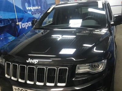 Установка лобового стекла Jeep Grand Cherokee 5D 2013-