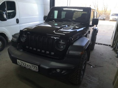 Ремонт скола лобового стекла Jeep Wrangler Rubico -