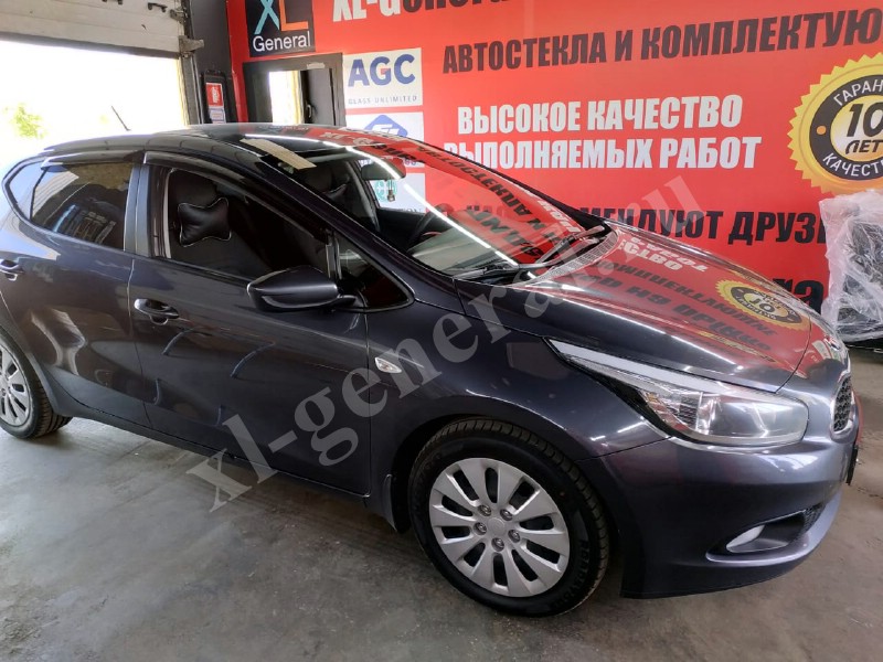 Лобовое стекло Kia Ceed 2012-