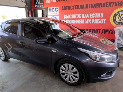 Установка лобового стекла Kia Ceed 2012-