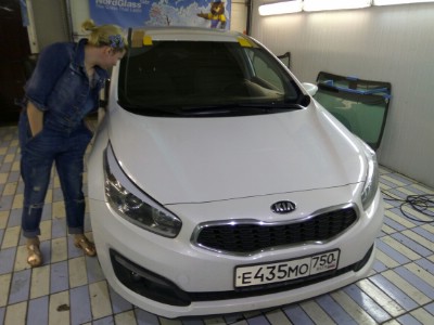 Установка лобового стекла KIA CEED 5D HB 2012-