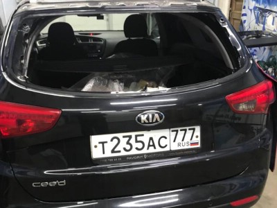 Установка заднего стекла Kia Ceed Wagon 2012-2018