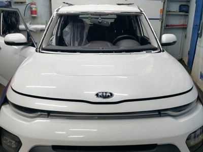 Установка лобового стекла Kia Soul 2019-