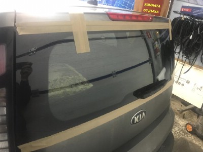 Установка заднего стекла Kia Soul 5D HB 2009-2014