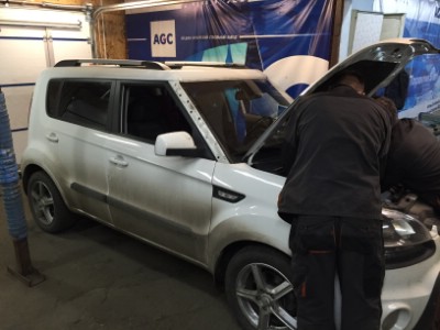 Установка лобового стекла KIA SOUL 5D HB 2009-2014