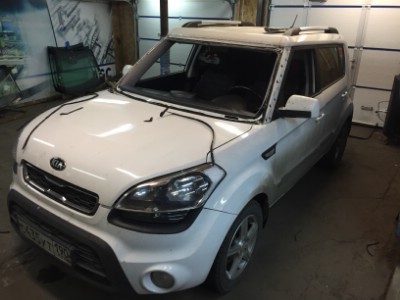 Установка лобового стекла KIA SOUL 5D HB 2009-2014