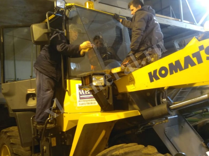 Лобовое стекло Komatsu WA 320-380-470-480-5 -