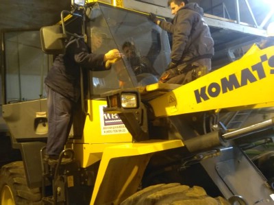 Установка лобового стекла Komatsu WA 320-380-470-480-5 -