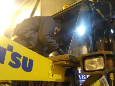 Установка лобового стекла Komatsu WA 320-380-470-480-5 -