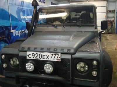 Установка лобового стекла Land Rover Defender 2002