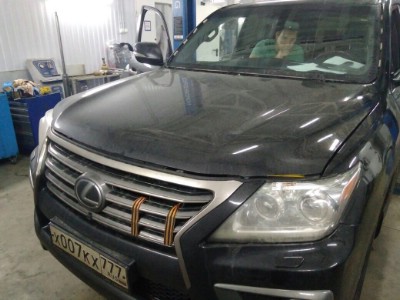 Установка лобового стекла Lexus LX 570 (450) 5D -