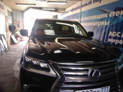 Установка лобового стекла Lexus LX570 2015-