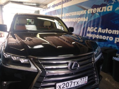 Установка лобового стекла Lexus LX570 2015-