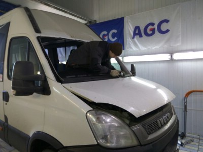 Установка лобового стекла Iveco Daily 2000-2014