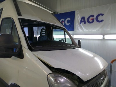 Установка лобового стекла Iveco Daily 2000-2014