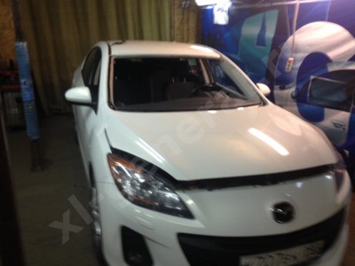 Установка автостекла Mazda 3 2009-