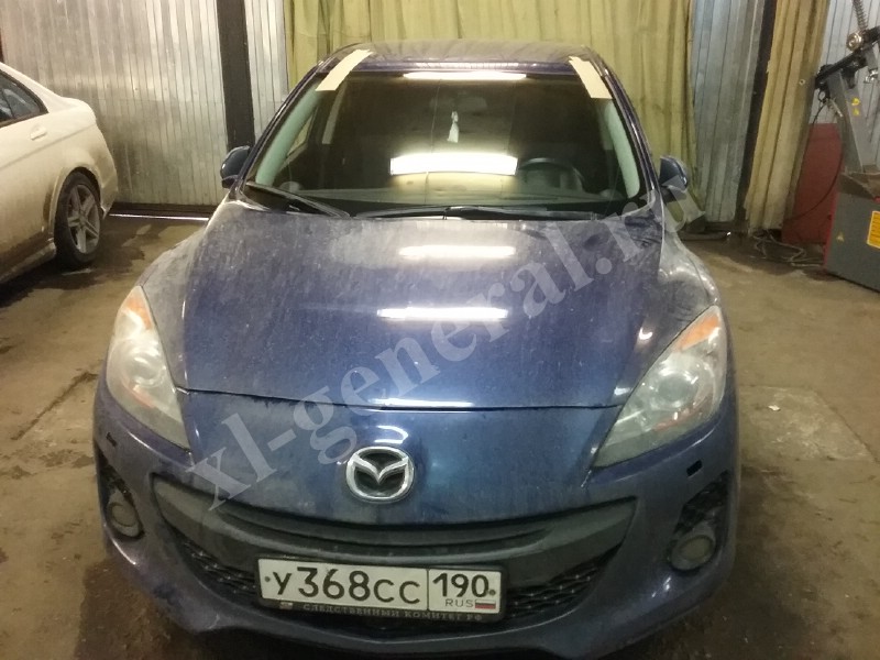 Лобовое стекло Mazda 3 2009