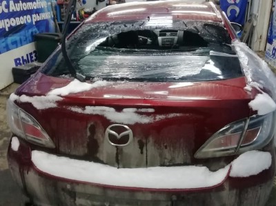 Установка заднего стекла Mazda 6 2007-2012