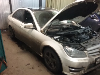 Установка лобового стекла Mercedes-Benz W204 -