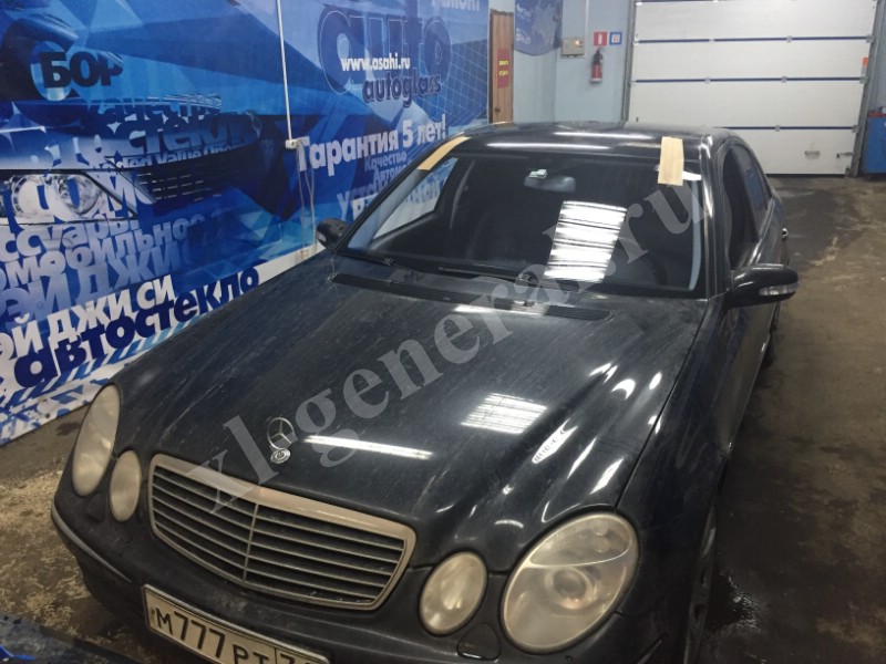 Лобовое стекло Mercedes-Benz W211 2002-2009