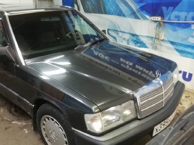 Установка заднего стекла Mercedes 190, W201 SD 4D SD 1983-1975