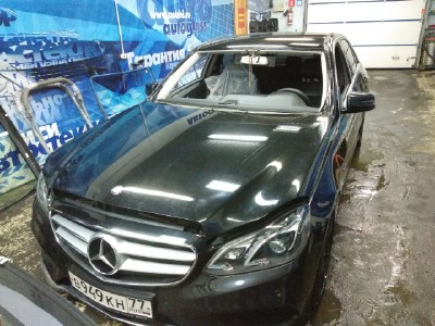 Установка лобового стекла Mercedes E Class W212 4D SED -