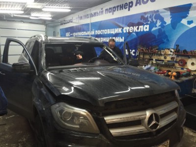 Установка лобового стекла MERCEDES ML (M-CLASS) (W164) 2005-