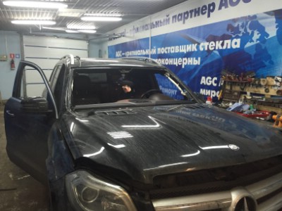 Установка лобового стекла MERCEDES ML (M-CLASS) (W164) 2005-