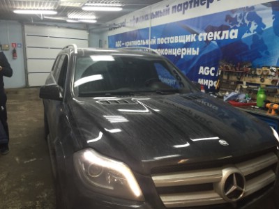 Установка лобового стекла MERCEDES ML (M-CLASS) (W164) 2005-