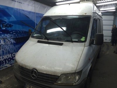 Установка лобового стекла MERCEDES SPRINTER 1994-