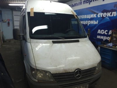 Установка лобового стекла MERCEDES SPRINTER 1994-