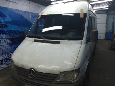 Установка лобового стекла MERCEDES SPRINTER 1994-