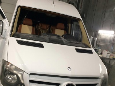 Установка лобового стекла Mercedes Sprinter SWB 2006-