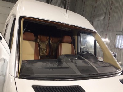 Установка лобового стекла Mercedes Sprinter SWB 2006-