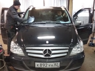 Установка лобового стекла Mercedes Vito, Viano Cl (w639) 2003