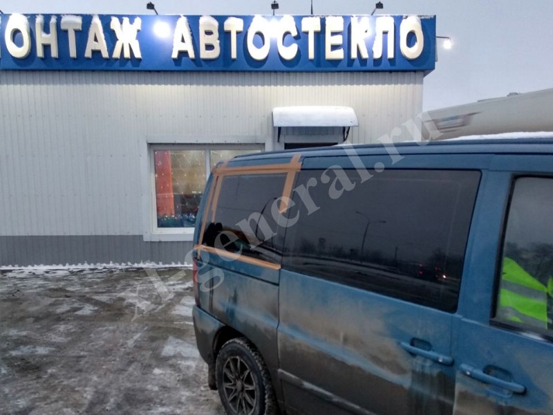 Установка автостекла Mercedes Vito W638 -