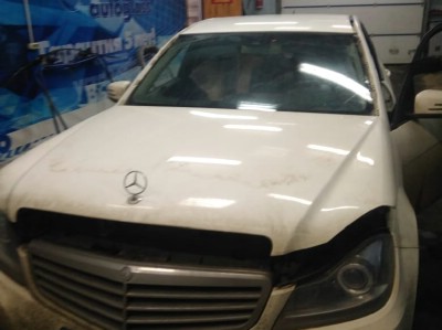 Установка лобового стекла MercedEs W204 (C-CLASS) 4D Sed 2007-2014